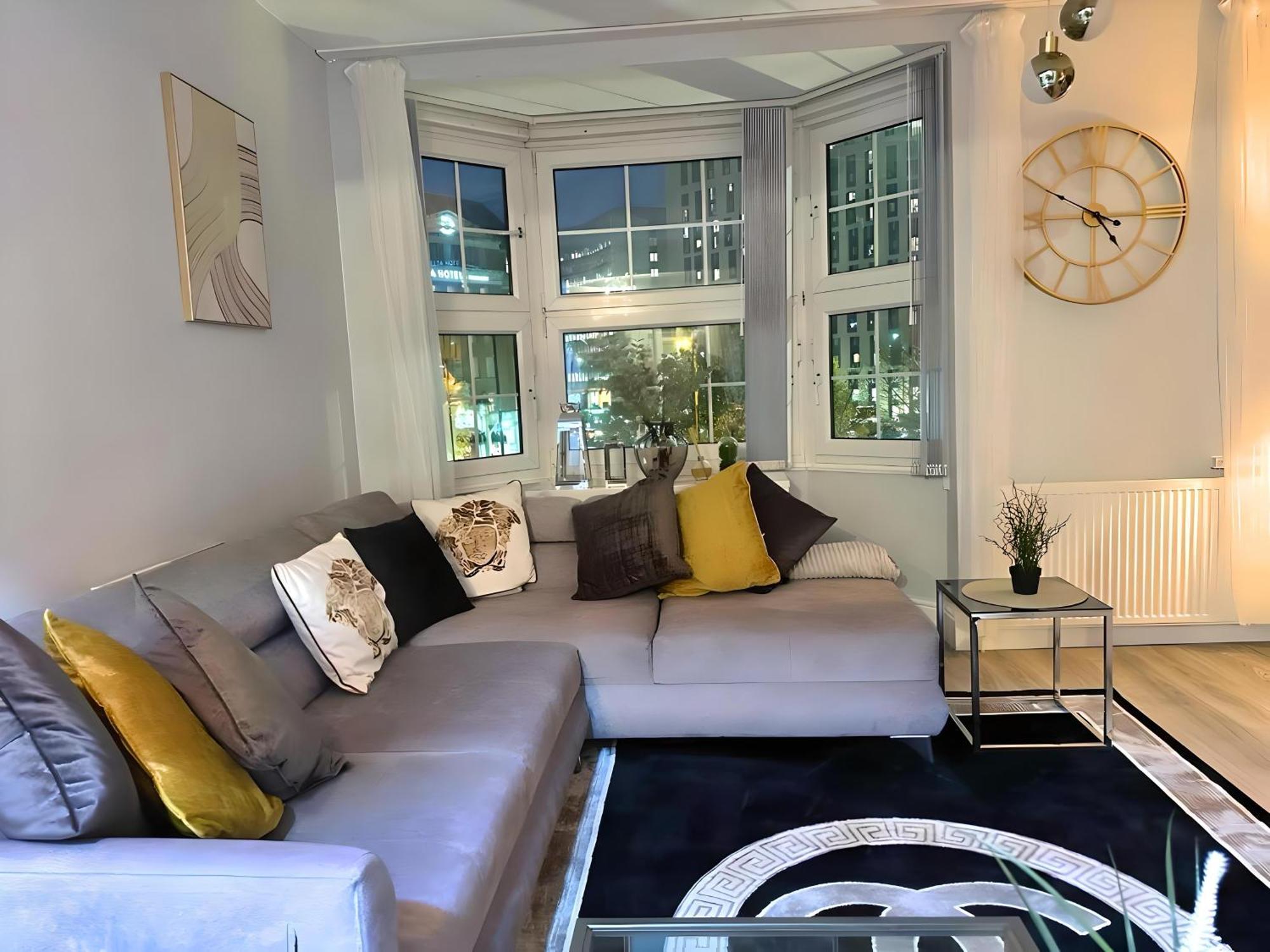 *Luxury 9Ine Lush Jacuzzi Apartment & Balcony* เบอร์มิงแฮม ภายนอก รูปภาพ