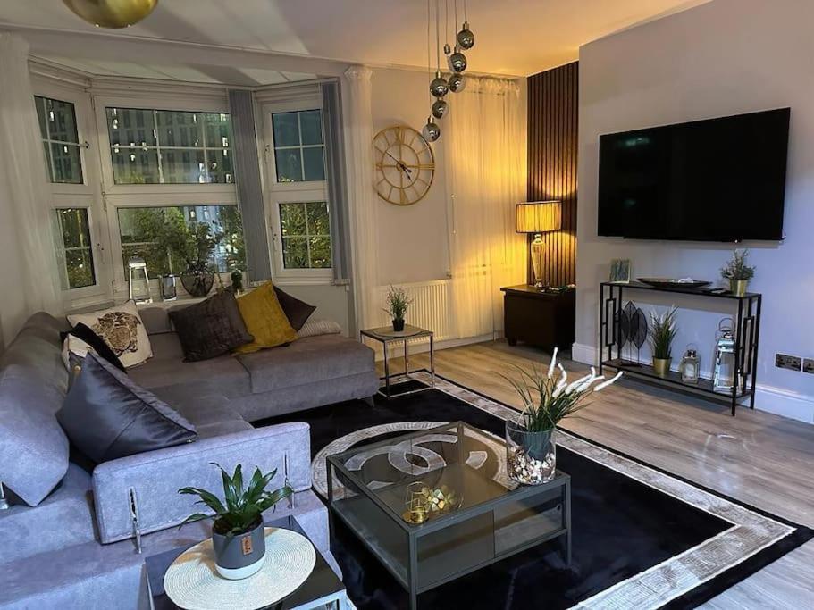 *Luxury 9Ine Lush Jacuzzi Apartment & Balcony* เบอร์มิงแฮม ภายนอก รูปภาพ