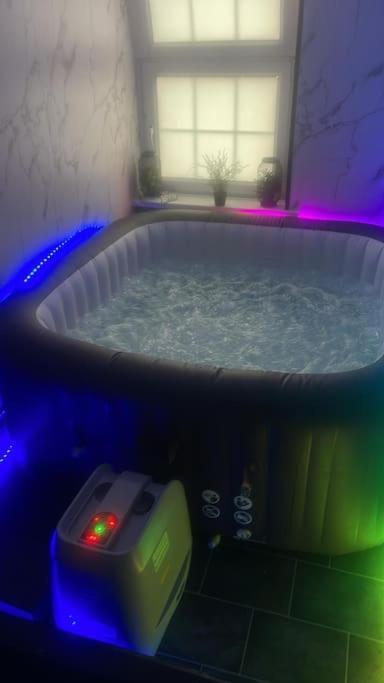 *Luxury 9Ine Lush Jacuzzi Apartment & Balcony* เบอร์มิงแฮม ภายนอก รูปภาพ