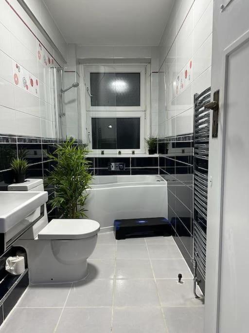 *Luxury 9Ine Lush Jacuzzi Apartment & Balcony* เบอร์มิงแฮม ภายนอก รูปภาพ